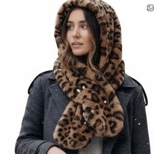 # B003    Leopard Print Faux Fur Scarf  Pearls Jennifer & Co. Wrap Neck Warm